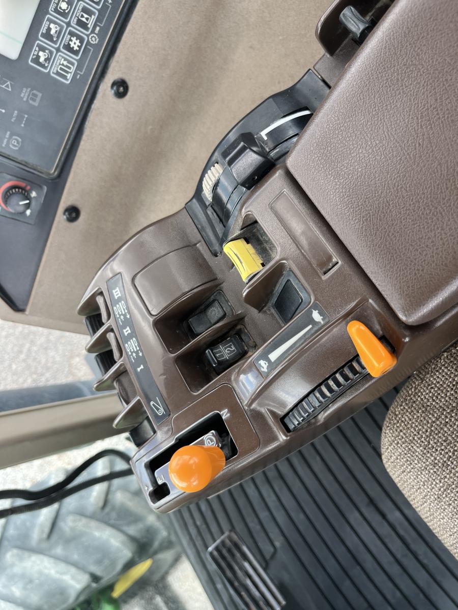 ./imagenes/INVOICE/2019/13516/JOHN DEERE 8520 (10).JPG